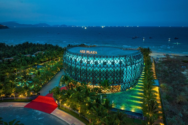 Cận cảnh thiết kế độc đáo của trung tâm mua sắm, sự kiện, giải trí lớn nhất Cam Ranh: Rộng 10.000m2, biểu tượng thuyền thúng của ngư dân Việt Nam, tầng thượng 360 độ  - Ảnh 1.