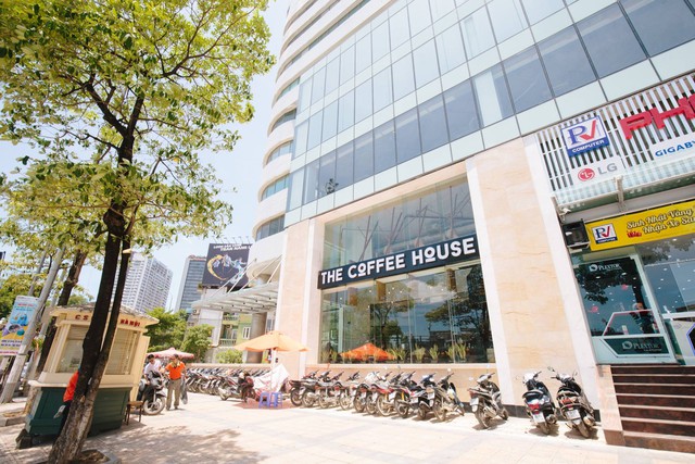 The Coffee House: Đã đồng thuận giải pháp với gia đình nữ bác sĩ bị kính rơi vào người, &quot;không né tránh trách nhiệm&quot; - Ảnh 2.