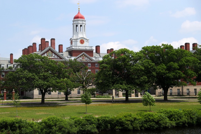 Nghi vấn Đại học Harvard có 'cửa sau' cho con lãnh đạo và nhà tài trợ, số lượng chỉ 60 suất/năm - Ảnh 1.