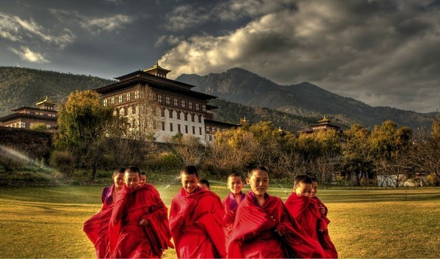 Bhutan phải chuyển đổi sang chiến lược 'hạnh phúc 2.0' vì 1/8 dân số sống trong nghèo đói- Ảnh 2.