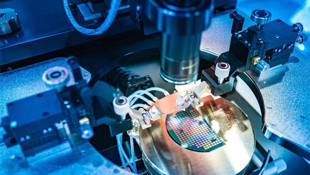 Chip châu Âu tìm lại hào quang sau 30 năm: Thử vận may với gói hỗ trợ 43 tỷ euro, 30.000 chuyên gia đang cống hiến cho trung tâm sản xuất, thu hút cả ‘đại bàng’ TSMC đến làm tổ - Ảnh 1. Chip châu Âu tìm lại hào quang sau 30 năm: Thử vận may với gói hỗ trợ 43 tỷ euro, 30.000 chuyên gia đang cống hiến cho trung tâm sản xuất, thu hút cả ‘đại bàng’ TSMC đến làm tổ - Ảnh 1.