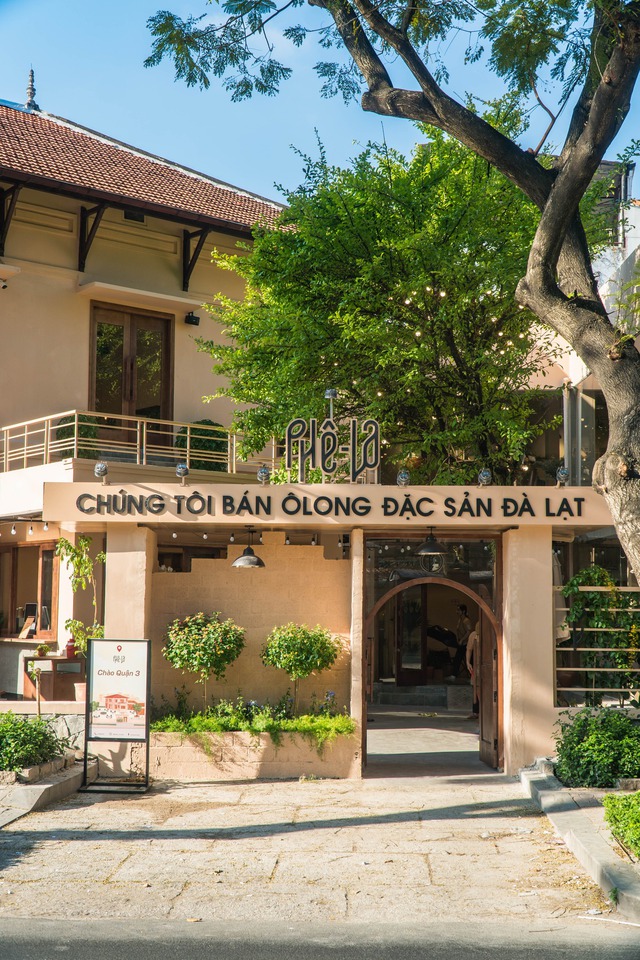 Chuyên gia truyền thông phân tích “Tân binh khủng long” Phê La tung chiêu marketing: Từ đưa “gà trống”, “rơm rạ” đặt cạnh cốc nước đến đưa cả múa ballet vào sản phẩm- Ảnh 1.