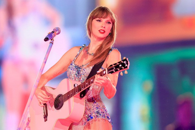 Ca sĩ Taylor Swift khiến Ngân hàng trung ương Anh có thể hoãn hạ lãi suất từ mức cao nhất 16 năm: Sức mạnh 1,27 tỷ USD của ‘Swiftflation’- Ảnh 3.