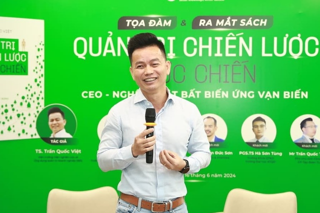 Tiến sĩ có kinh nghiệm “9 năm đi bán dép, 14 năm bán bánh, 6 năm bán nhà”: “Quản trị doanh nghiệp không chỉ giải quyết chuyện ăn cơm, uống nước”- Ảnh 1.