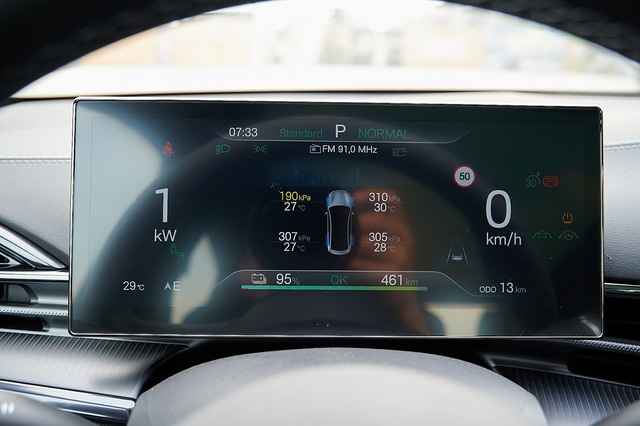 Cận cảnh ‘chiến thần’ BYD Seal - sedan điện hiếm hoi trên thị trường, tăng tốc 0-100km/h trong 3,8 giây - Ảnh 10.