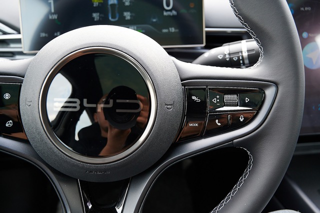 Cận cảnh ‘chiến thần’ BYD Seal - sedan điện hiếm hoi trên thị trường, tăng tốc 0-100km/h trong 3,8 giây - Ảnh 14.