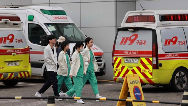 (Vân)Bác sĩ Hàn Quốc đình công lớn chưa từng có trong lịch sử: 140.000 nhân viên y tế toàn quốc xuống đường, nền y tế xứ sở kim chi đứng trước cuộc khủng hoảng nghiêm trọng- Ảnh 3.