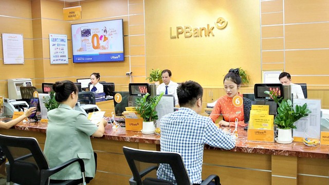 LPBank bất ngờ dừng kế hoạch chào bán cổ phiếu quy mô 8.000 tỷ đồng- Ảnh 1.