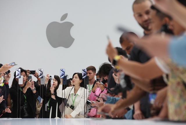 Thời kỳ phục hưng của Apple đến gần: Trợ lý Siri ‘sống’ lại sau nhiều năm, AI tích hợp vào mọi sản phẩm, tụt hậu trước đây cũng chỉ vì cầu toàn- Ảnh 1. Thời kỳ phục hưng của Apple đến gần: Trợ lý Siri ‘sống’ lại sau nhiều năm, AI tích hợp vào mọi sản phẩm, tụt hậu trước đây cũng chỉ vì cầu toàn- Ảnh 1.