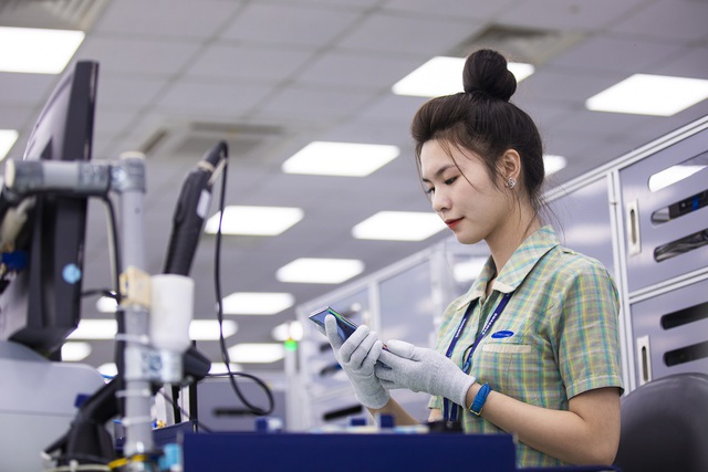 Sau cú vấp ngã chưa từng có trong lịch sử, 4 nhà máy Samsung tại Việt Nam "đứng dậy" thế nào?