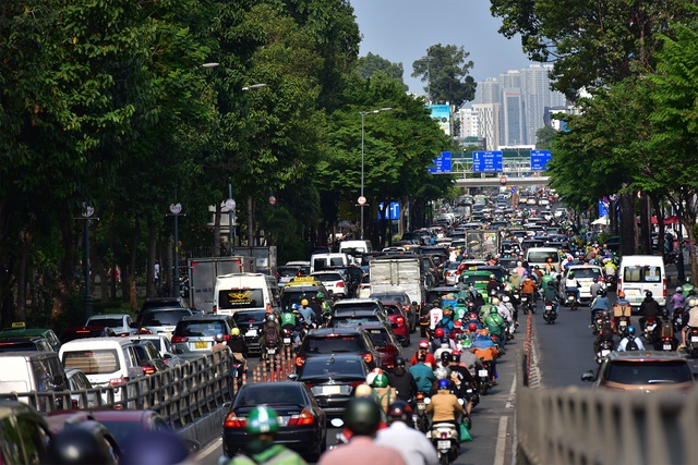 Tâm lý học lý giải: Tại sao người giàu nhiệt tình, niềm nở khi về quê, còn người không có tiền lại rất thờ ơ với người khác? - Ảnh 1.