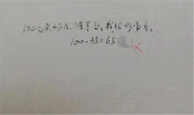 Con làm phép tính ‘100 - 35 = 65’ bị cô giáo gạch đỏ, bố tưởng cô chấm sai, bức xúc gọi chất vấn và cái kết ‘bức xúc tăng gấp bội’- Ảnh 1.