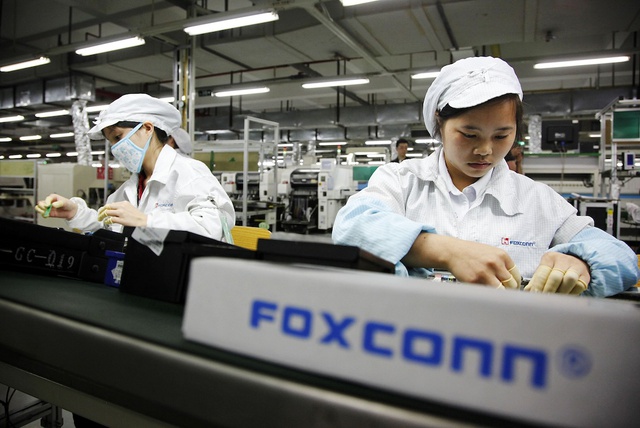 Foxconn sắp mở nhà máy làm linh kiện xe điện ở Việt Nam: Xu thế đổ hàng tỷ USD làm "iPhone 4 bánh" của các hãng điện thoại