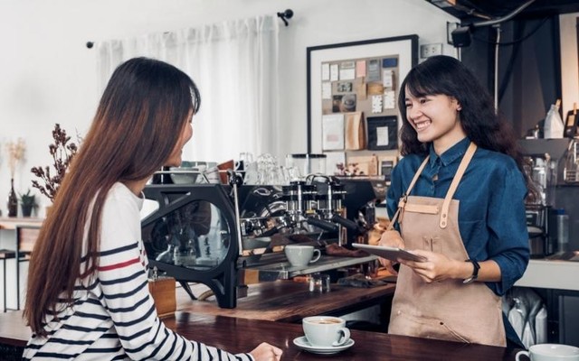 "Sơ hở" là đòi mở quán cà phê, nhưng gần 85% nhân sự ngành F&B nghỉ việc sau chưa đầy 1 năm, hơn 50% chủ quán "đau đầu" vì thiếu người- Ảnh 1.