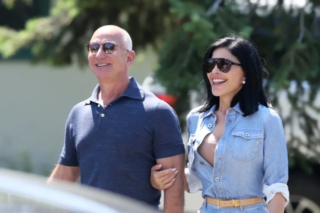 Jeff Bezos lại tậu thêm "đồ chơi" xa xỉ mới, số tiền nhiều đến mức khó có thể đọc hết được các con số- Ảnh 1.