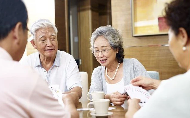 65 tuổi, chồng mất sớm, tôi muốn nối lại tình xưa sau buổi họp lớp nhưng các con ngăn cản bởi lý do chẳng thể ngờ tới khiến người làm mẹ quá xấu hổ và buồn tủi!- Ảnh 1. 65 tuổi, chồng mất sớm, tôi muốn nối lại tình xưa sau buổi họp lớp nhưng các con ngăn cản bởi lý do chẳng thể ngờ tới khiến người làm mẹ quá xấu hổ và buồn tủi!- Ảnh 1.