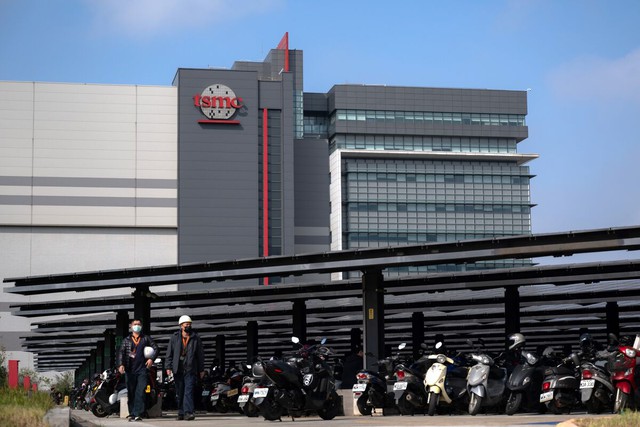 Cú sốc tại Mỹ của TSMC: Xung đột văn hóa khiến đôi bên thất vọng, nhà máy sau 4 năm chưa thể bán chip, công nhân Mỹ phải tới châu Á đào tạo lại- Ảnh 1. Cú sốc tại Mỹ của TSMC: Xung đột văn hóa khiến đôi bên thất vọng, nhà máy sau 4 năm chưa thể bán chip, công nhân Mỹ phải tới châu Á đào tạo lại- Ảnh 1.