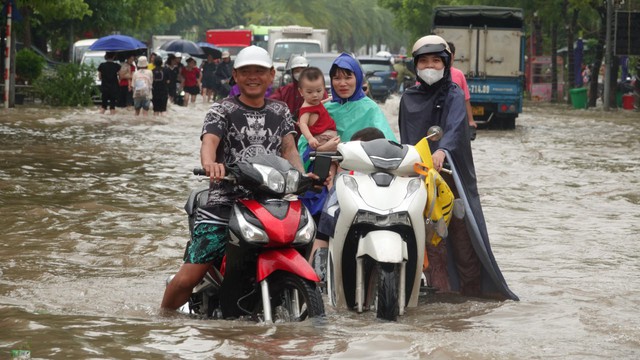 Cảnh báo khẩn cấp nguy cơ ngập lụt nội thành; Hà Nội sẵn sàng phương án sơ tán dân- Ảnh 6.