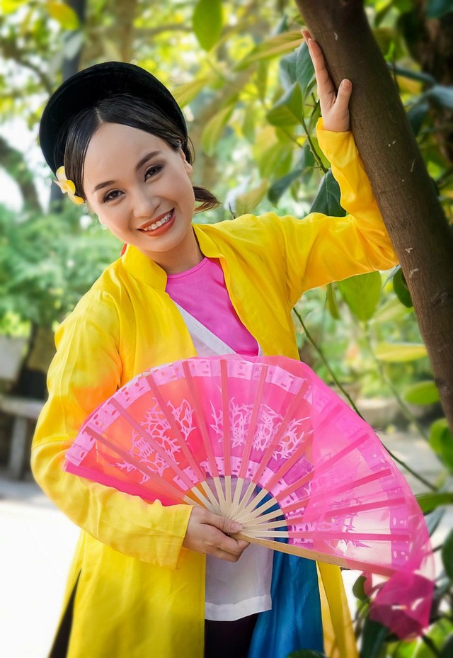 Nữ NSND là Phó Giám đốc gây bão MXH khi hát chèo cùng các "Anh trai vượt ngàn chông gai", tuổi 49 viên mãn bên chồng cũng làm Giám đốc nhà hát- Ảnh 4. Nữ NSND là Phó Giám đốc gây bão MXH khi hát chèo cùng các "Anh trai vượt ngàn chông gai", tuổi 49 viên mãn bên chồng cũng làm Giám đốc nhà hát- Ảnh 4.