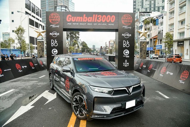 Hành trình siêu xe Gumball 3000: Bỏ các hoạt động giải trí, gây quỹ ủng hộ Việt Nam- Ảnh 3.