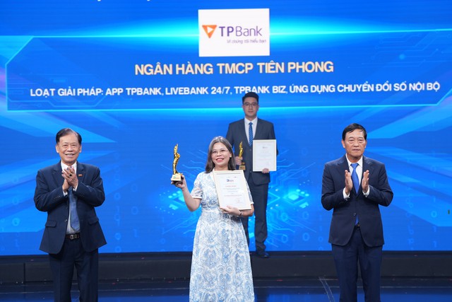 TPBank được vinh danh chuyển đổi số xuất sắc - Ảnh 3.