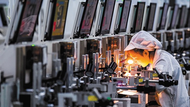 Nghịch lý công nghiệp Trung Quốc: Công nghệ bùng nổ nhưng năng suất giảm mạnh, mục tiêu chuyển hướng khỏi BĐS liệu có thành công? - Ảnh 2.