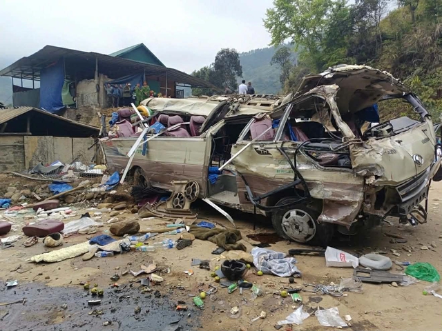 Danh tính 9 nạn nhân trong vụ lật xe ở Lào Cai chở đoàn giáo viên đi từ thiện - Ảnh 1.