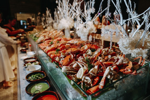 Khách sạn mùa lễ hội tại Sài Gòn và Hà Nội: Trải nghiệm Giáng sinh xa hoa không thể bỏ lỡ - Ảnh 9. Khách sạn mùa lễ hội tại Sài Gòn và Hà Nội: Trải nghiệm Giáng sinh xa hoa không thể bỏ lỡ - Ảnh 9.