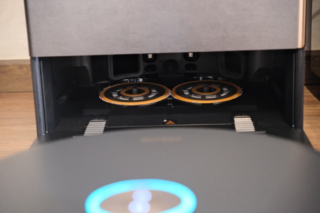 Khi Roborock, Ecovacs chưa kịp nâng chuẩn, Matrix10 Ultra đã đi trước một bước: Robot hút bụi biết thay giẻ, giặt 100°C và chăm sóc sàn gỗ - Ảnh 3.