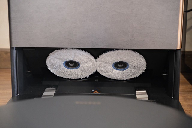 Khi Roborock, Ecovacs chưa kịp nâng chuẩn, Matrix10 Ultra đã đi trước một bước: Robot hút bụi biết thay giẻ, giặt 100°C và chăm sóc sàn gỗ - Ảnh 12.