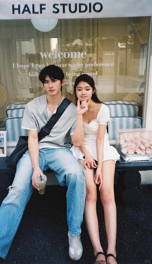 Chi 31 triệu/giờ thuê trai đẹp 6 múi ôm ấp chụp ảnh: Trend bạo chi mua cảm xúc yêu đương gây tranh cãi ở Trung Quốc - Ảnh 2.