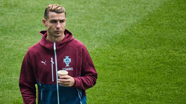 Ronaldo bị treo giò và bài toán khó nhất của mọi tổ chức: Quản trị "giai đoạn hoàng hôn" của một ngôi sao - Ảnh 1.