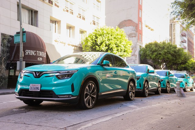 Dịch vụ taxi điện của ông Phạm Nhật Vượng chính thức có mặt tại Mỹ - Ảnh 1.