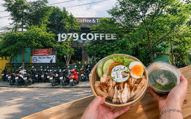 Quán cà phê bất ngờ nổi tiếng khi đóng cửa, nay tái xuất để bán cơm eat clean - Ảnh 1.