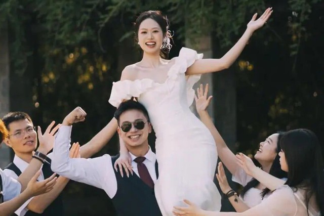 Rắc rối bủa vây cặp vợ chồng có cùng họ tên, làm cùng một ngành - Ảnh 1.