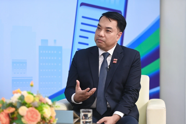 TS Mạc Quốc Anh: Doanh nghiệp không bao giờ muốn hạ tiêu chuẩn đơn hàng nhưng đôi khi vẫn phải làm để triển khai nhanh hơn - Ảnh 1.