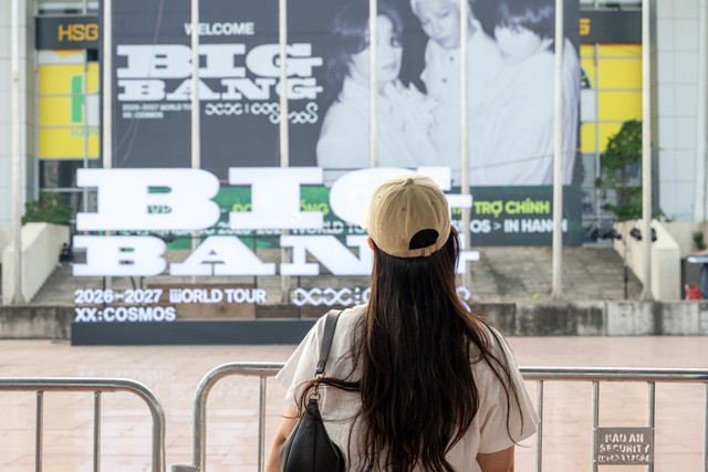 Mỹ Đình trước giờ G concert BIGBANG: Fan kéo vali từ sân bay thẳng tới đổi vòng, vé chợ đen bị hét giá gấp 4 - Ảnh 9.