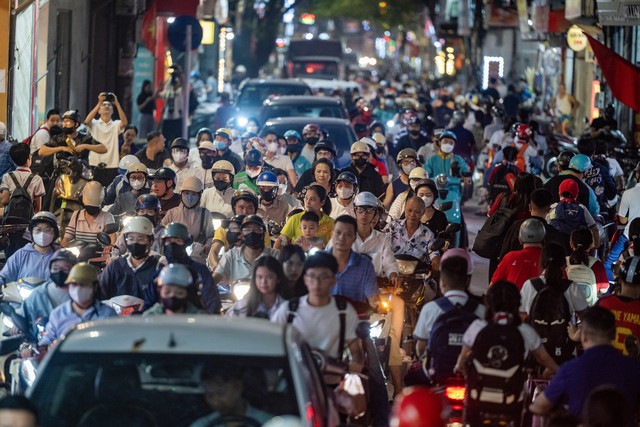Lãnh đạo phường Vĩnh Hưng nói gì về kế hoạch tái thiết đô thị 447ha giữa giữa những bất cập hạ tầng? - Ảnh 1.