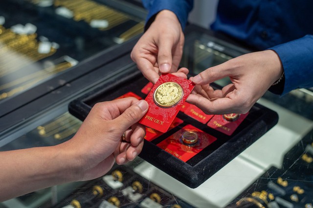 Giá vàng hôm nay 29 / 10 giảm Mạnh sau đỉnh tuần , nhà đầu tư cần lưu ý - Ảnh 1.