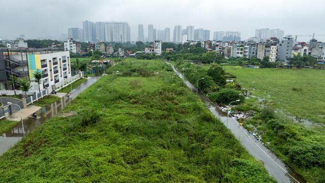 Vĩnh Hưng trước cuộc tái thiết: Kề những khu đô thị triệu đô, đường vẫn chật hẹp cứ mưa là ngập - Ảnh 2.