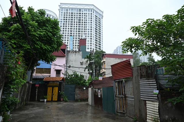 Vĩnh Hưng trước cuộc tái thiết: Kề những khu đô thị triệu đô, đường vẫn chật hẹp cứ mưa là ngập - Ảnh 3.