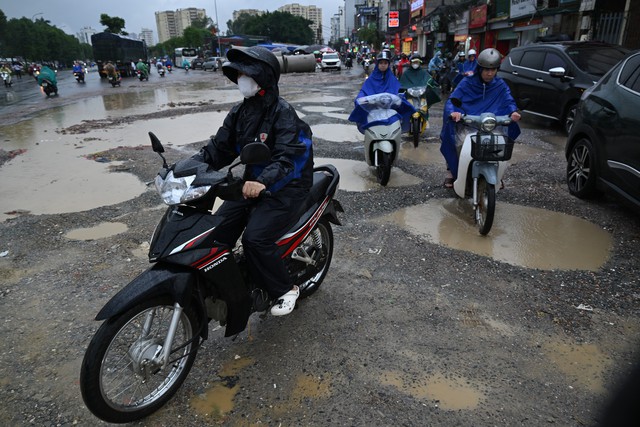 Vĩnh Hưng trước cuộc tái thiết: Kề những khu đô thị triệu đô, đường vẫn chật hẹp cứ mưa là ngập - Ảnh 5.