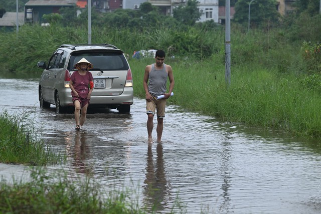 Vĩnh Hưng trước cuộc tái thiết: Kề những khu đô thị triệu đô, đường vẫn chật hẹp cứ mưa là ngập - Ảnh 8.