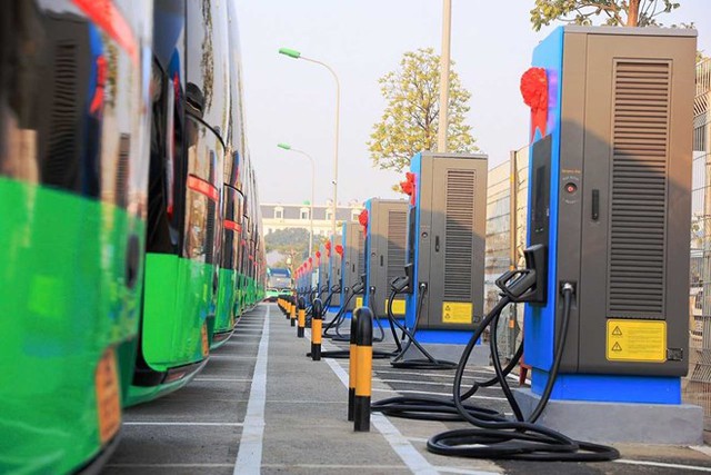 Bộ Công Thương “chốt” yêu cầu mới với trạm sạc điện, tác động đến cuộc chơi của VinFast, Petrolimex, Datbike, Honda…  - Ảnh 1.