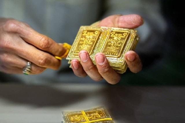 Giá vàng lùi về mức thấp nhất sau 1 tuần - Ảnh 1.