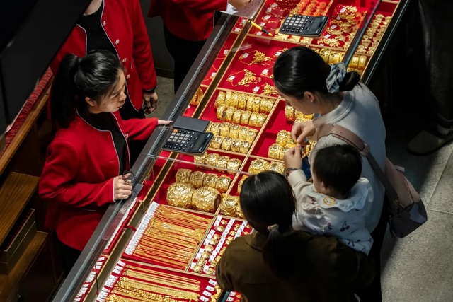 Vàng trên giấy: Cú lừa triệu USD khiến 35.000 người mắc bẫy, trắng tay - Ảnh 1.