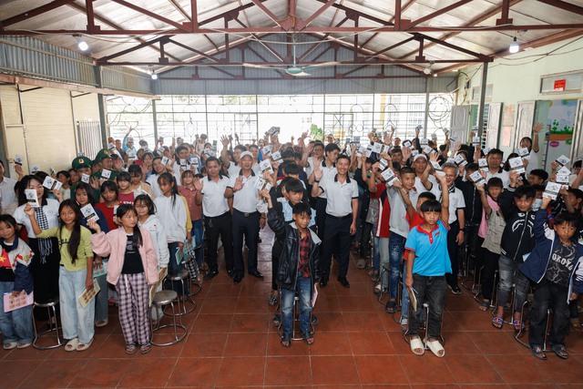 Hành trình Từ Trái Tim: Vượt “12 tầng dốc” Sì Lở Lầu, hun đúc ý chí và khát vọng nơi biên giới - Ảnh 8.