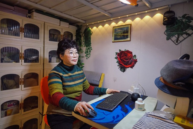 Không con cái, người già ở nước láng giềng Việt Nam đặt kỳ vọng vào loại “bảo hiểm tuổi già” mới - Ảnh 2.