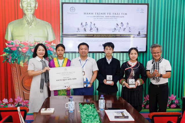 Hành trình Từ Trái Tim: Những cuốn sách mở ra con đường vượt đá, thắp sáng khát vọng vượt nghèo cho học sinh vùng cao - Ảnh 4.