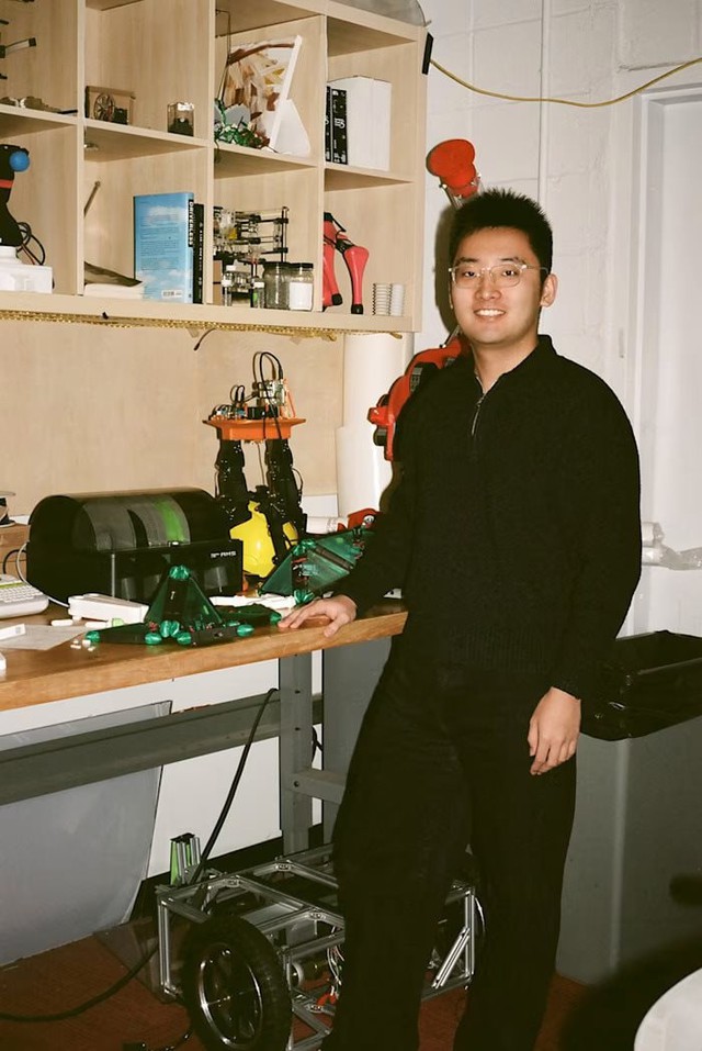 Robot lần đầu “tự nhân bản”: Tương lai nhân loại sắp trải qua một cuộc chiến với robot? - Ảnh 1.